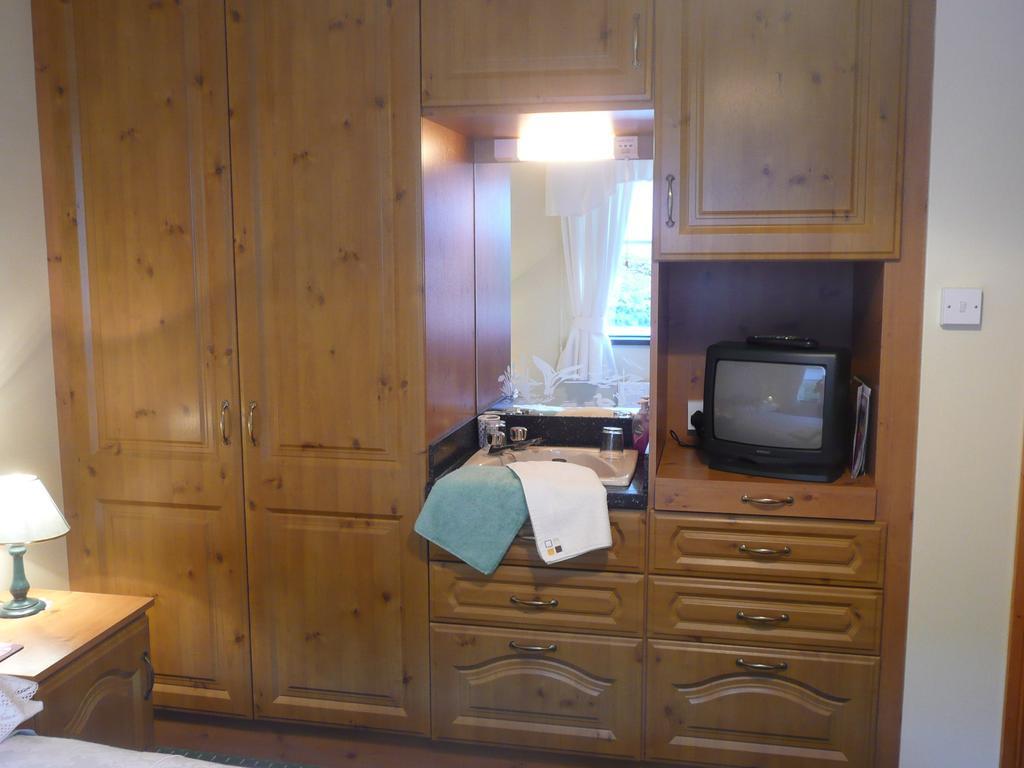 The Three Arches Bed and Breakfast Louisburgh Rum bild